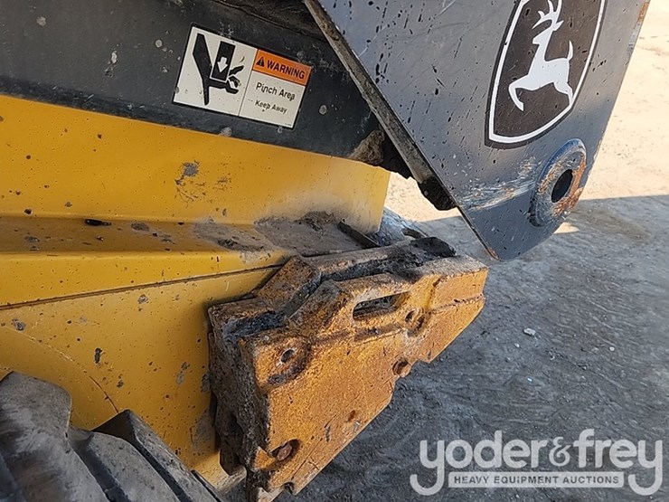 2010-deere-332d-image-13