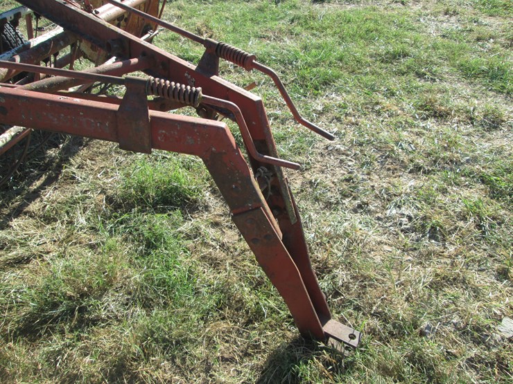 hesston-3800-image-12