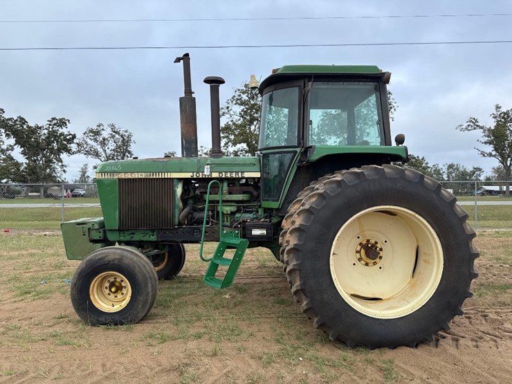 john-deere-4440-image-1