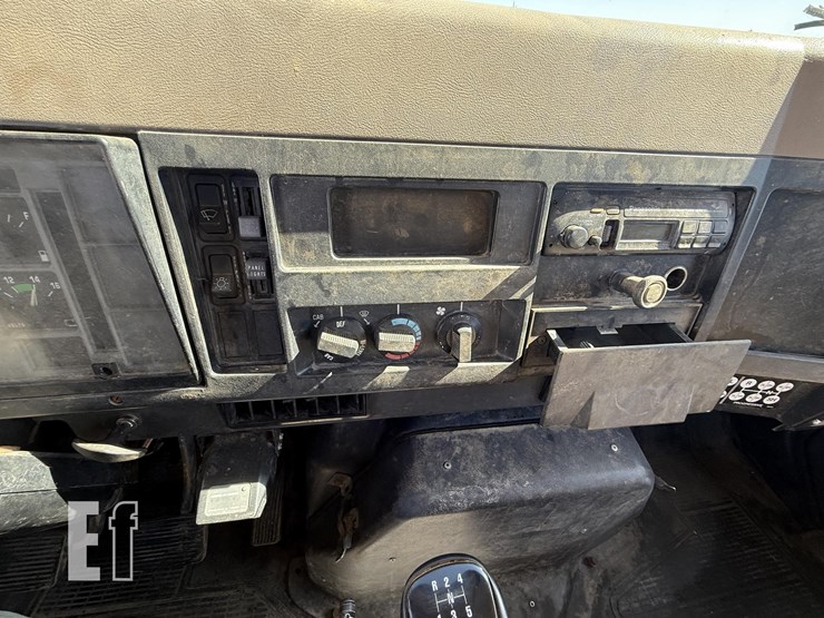 1994-international-4700-image-22