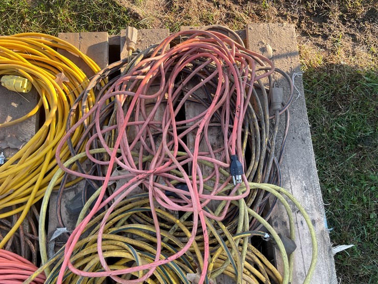 #5068-•-pallet-of-extension-cords-image-5