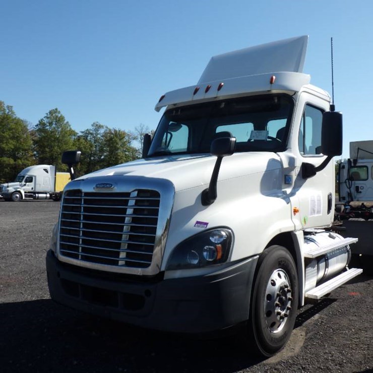 2018 FREIGHTLINER CASCADIA 125