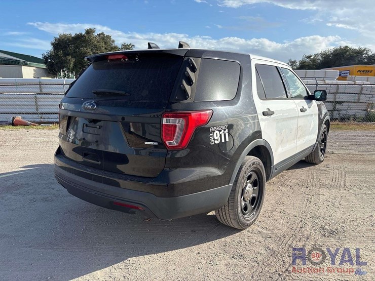 2016-ford-explorer-image-3
