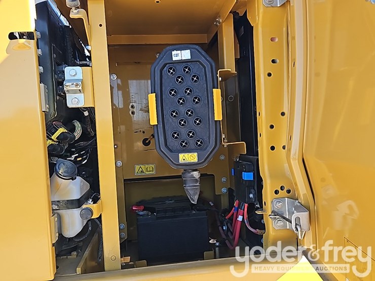 2019-caterpillar-320-image-26