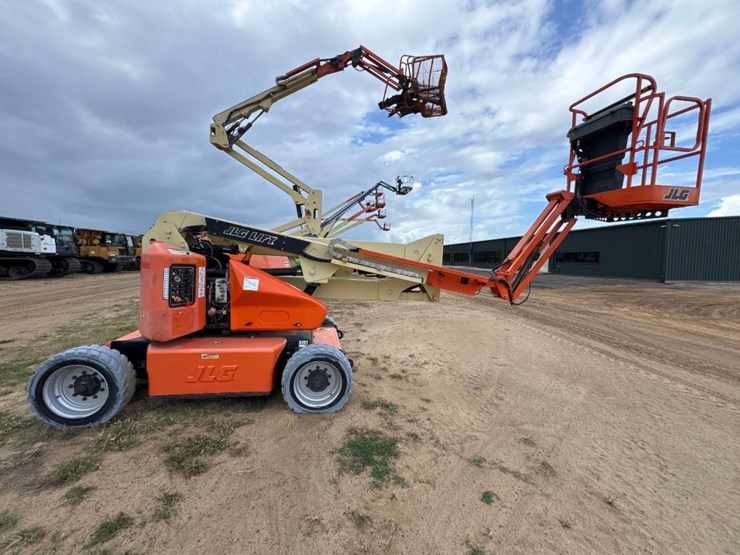2010-jlg-e450aj-image-6
