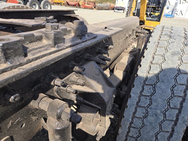 2005-mack-cl733-image-19