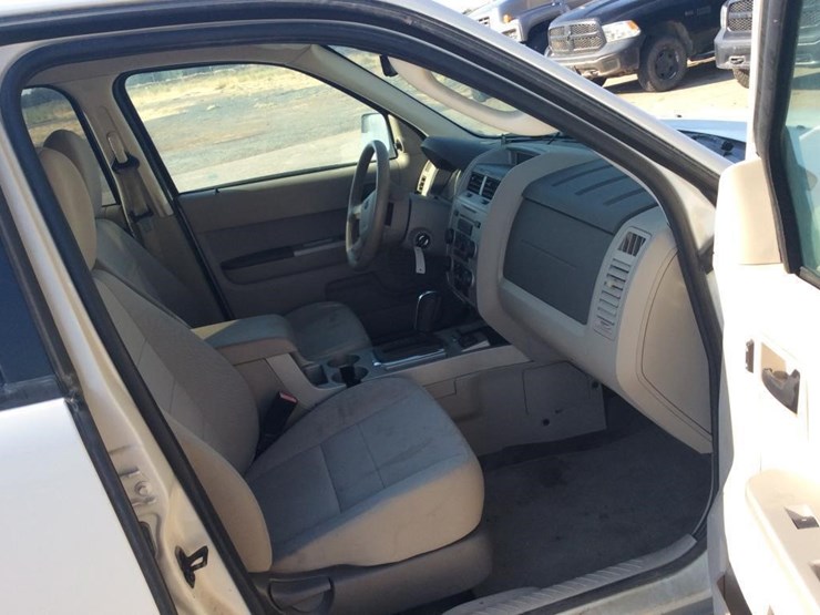 2011-ford-escape-image-9