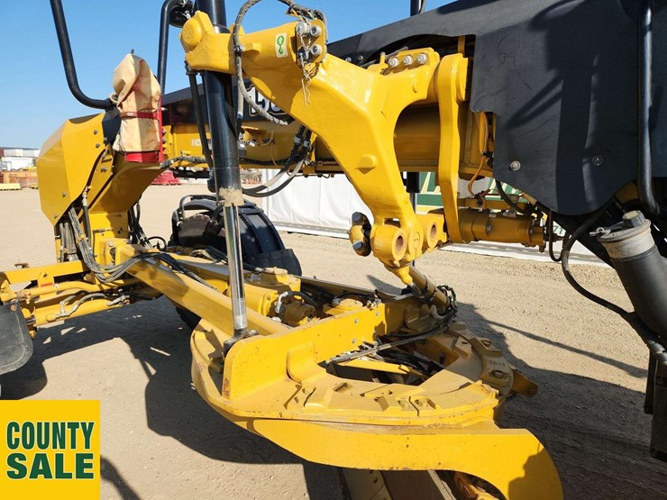 2020-caterpillar-150-awd-image-40