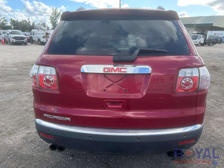 2012-gmc-acadia-suv-image-31