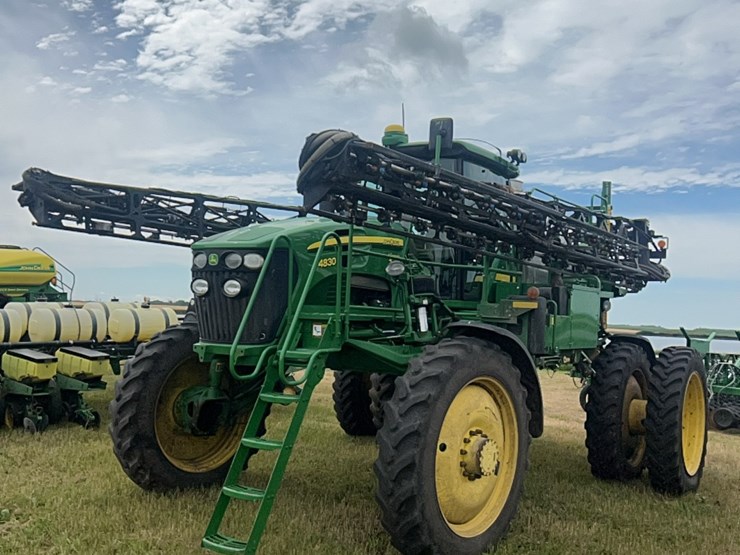 john-deere-4830-image-1