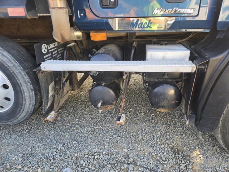 1997-mack-cl700-image-14