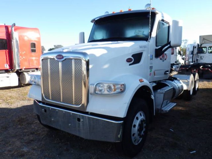 2019-peterbilt-567-image-1