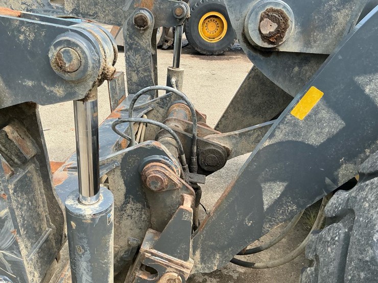 2018-deere-544k-image-49