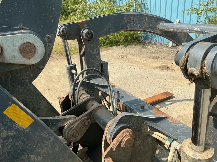 2018-deere-544k-image-17