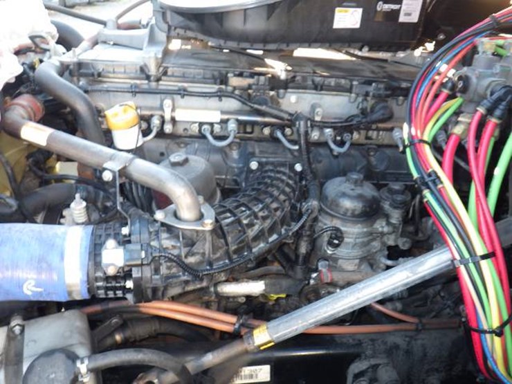 2022-freightliner-cascadia-126-image-13