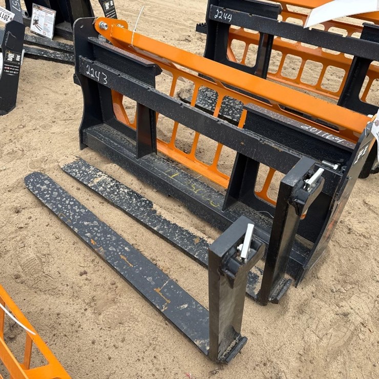 UNUSED LANDHONOR PF-11-3500G PALLET FORKS