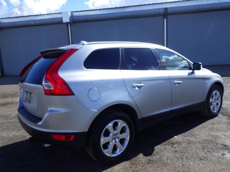 2013-volvo-xc60-image-3