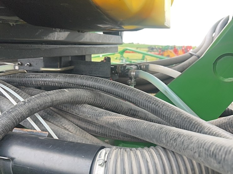 john-deere-16-image-28