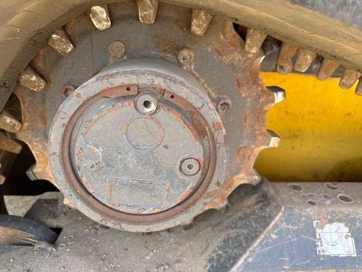new-holland-c345-image-16