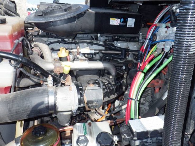 2017-freightliner-cascadia-113-image-12