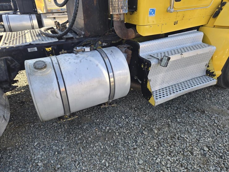 2012-kenworth-t660-image-14