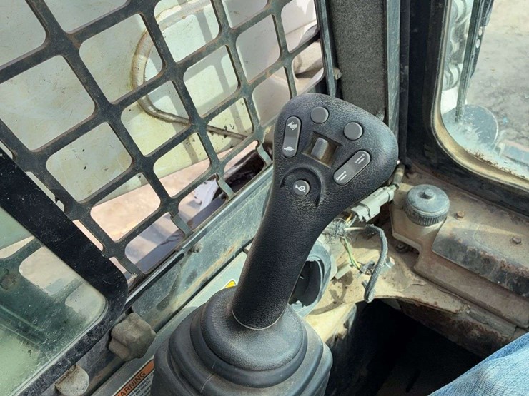 2008-bobcat-t300-image-29