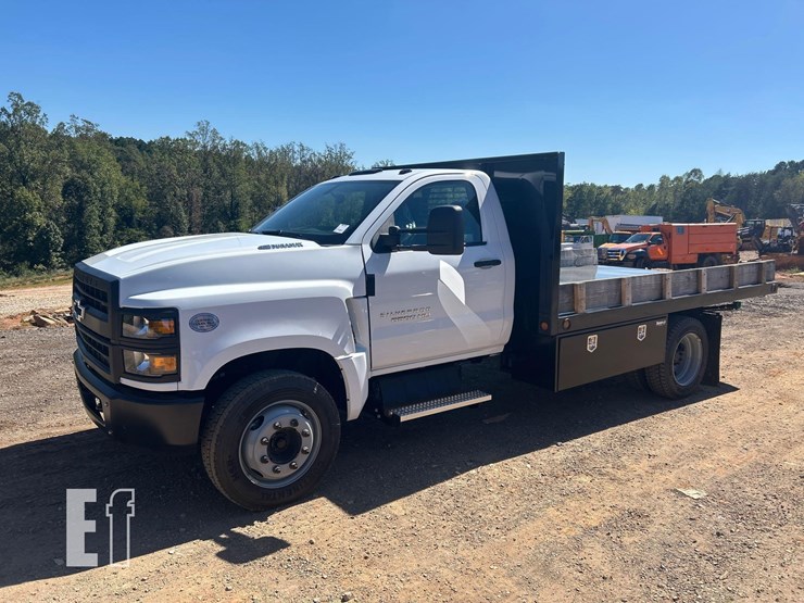 2023-chevrolet-silverado-6500hd-image-1