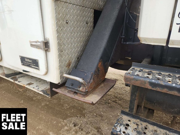 2001-freightliner-fl80-image-47