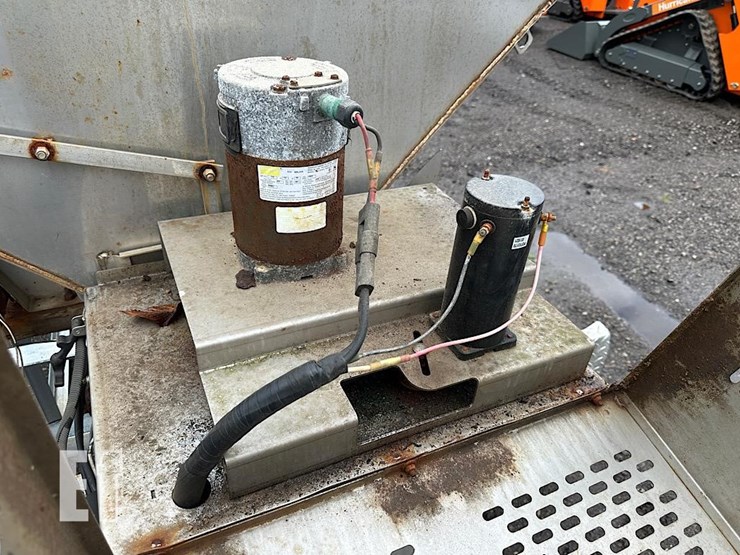 sno-way-4'x8'-stainless-salt-spreader-image-9