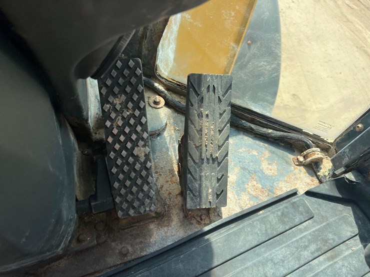 2009-deere-544k-image-36
