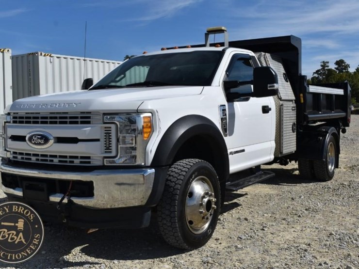 2017-ford-f550-image-32