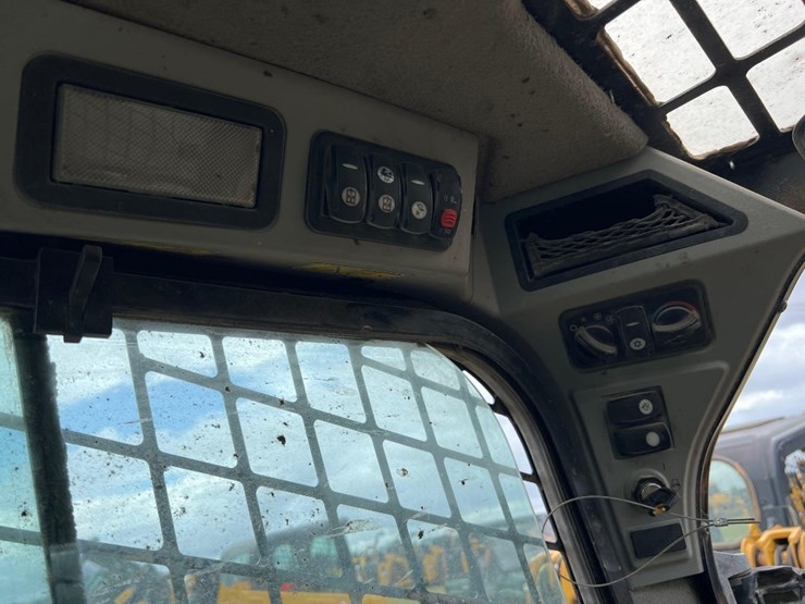 2017-caterpillar-246d-image-22