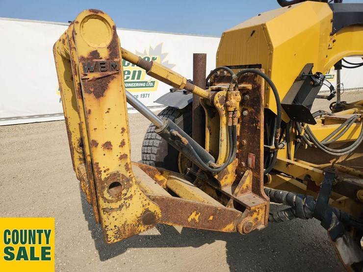 2015-caterpillar-160m-awd-image-34