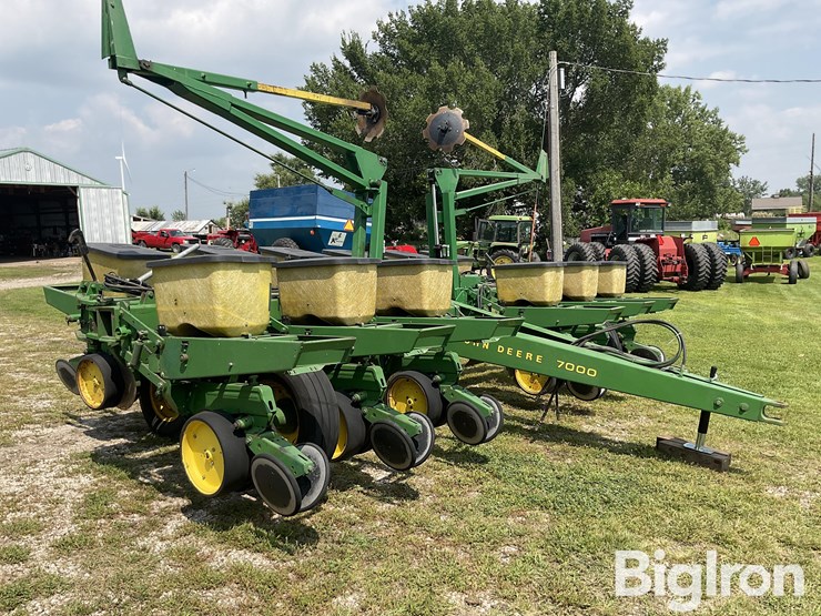 1981-john-deere-7000-image-3