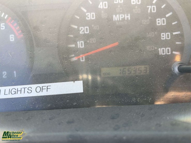 2009-isuzu-npr-image-16