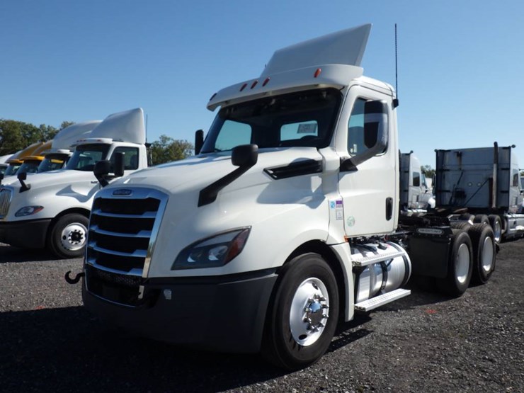 2019-freightliner-cascadia-126-image-1