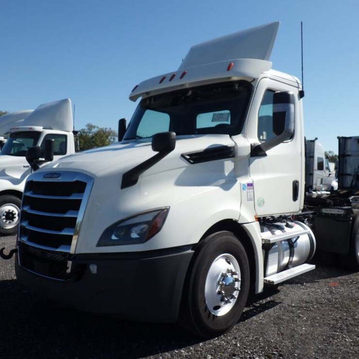 2019 FREIGHTLINER CASCADIA 126
