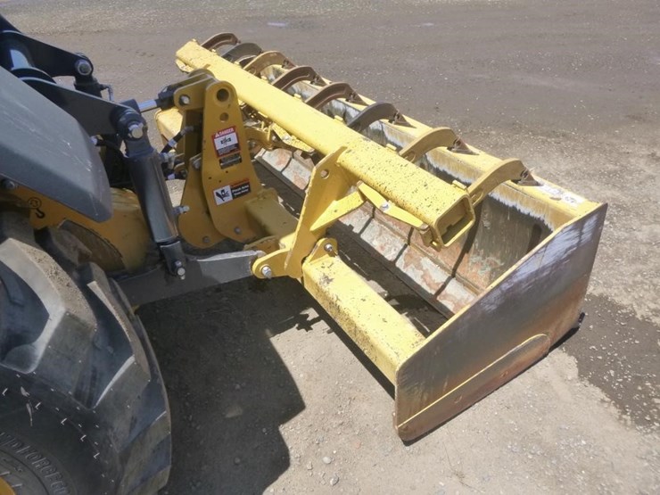2021-deere-210l-image-28