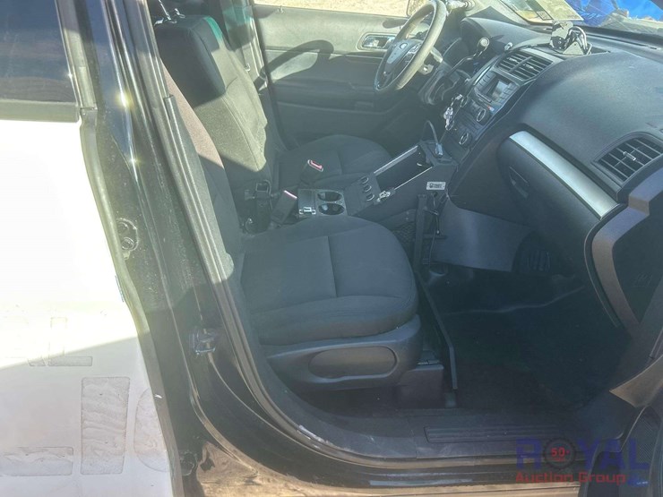 2016-ford-explorer-image-17