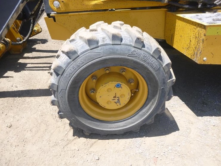 2021-deere-210l-image-34
