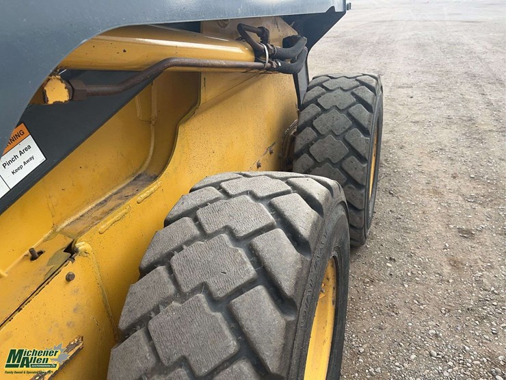 2013-deere-332e-image-8