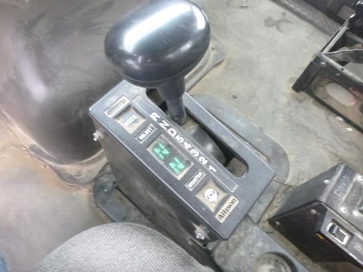 2008-sterling-lt9500-image-15