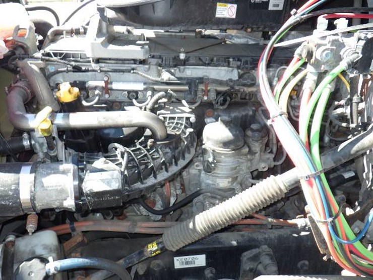 freightliner-cascadia-126-image-12