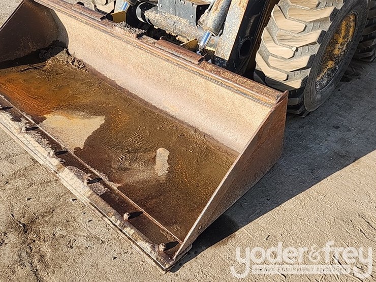 2010-deere-332d-image-20