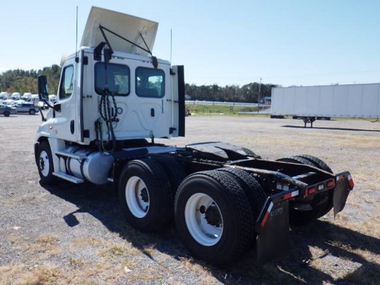2018-freightliner-cascadia-125-image-8