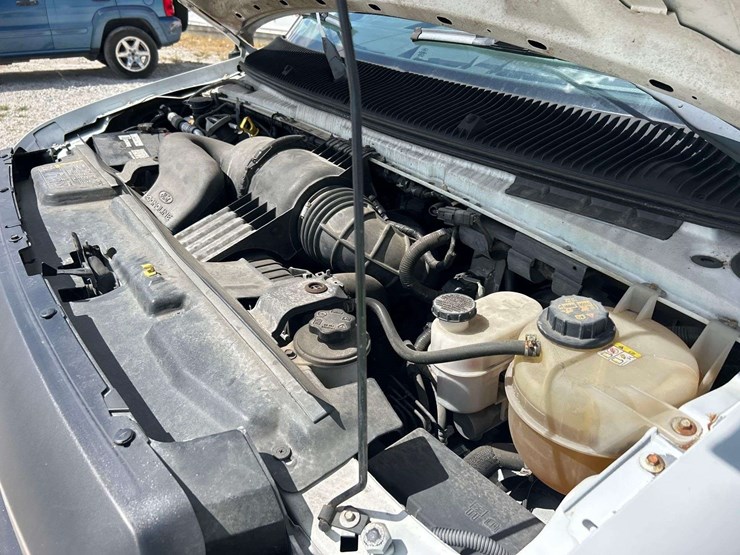2011-ford-cargo-image-8