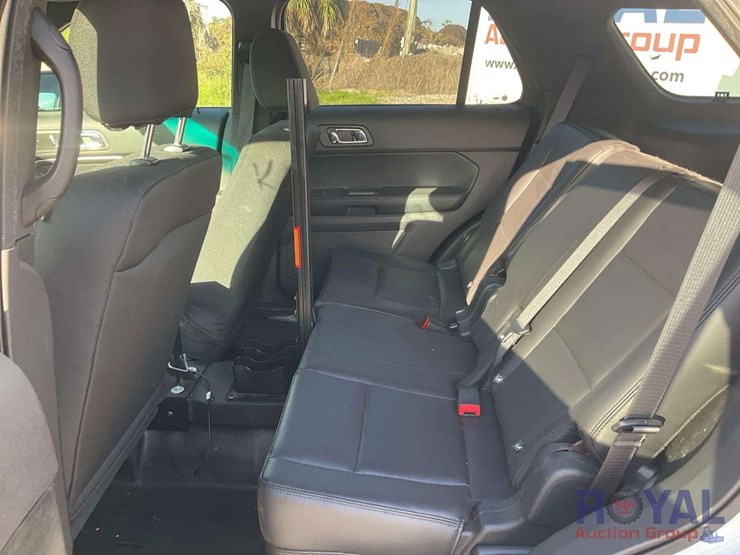 2015-ford-explorer-image-22