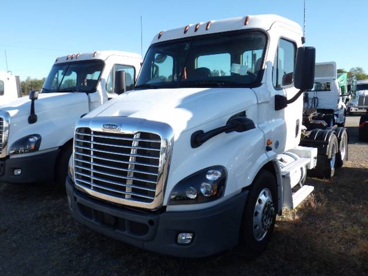 2019-freightliner-cascadia-113-image-1