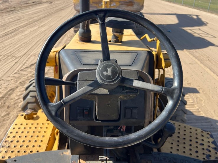 2000-deere-310se-image-32