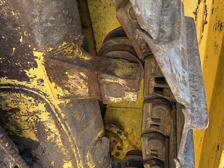 komatsu-d65ex-12-image-12